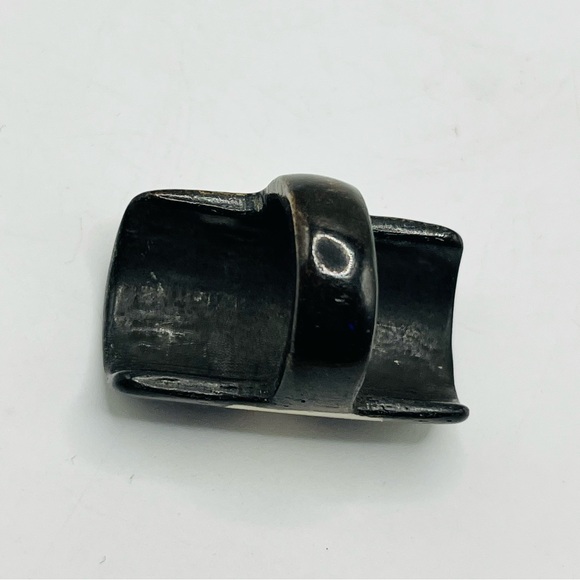 Black and Cream colored carved Geometric Ring 8.5 size - Picture 3 of 3